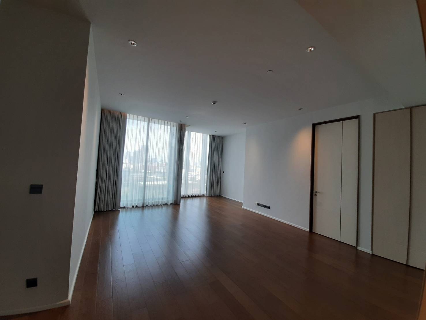 2 Bedrooms, 2 Bathrooms 106sqm size Kraam Sukhumvit 26 For Rent 95000THB For Sale 33000000THB