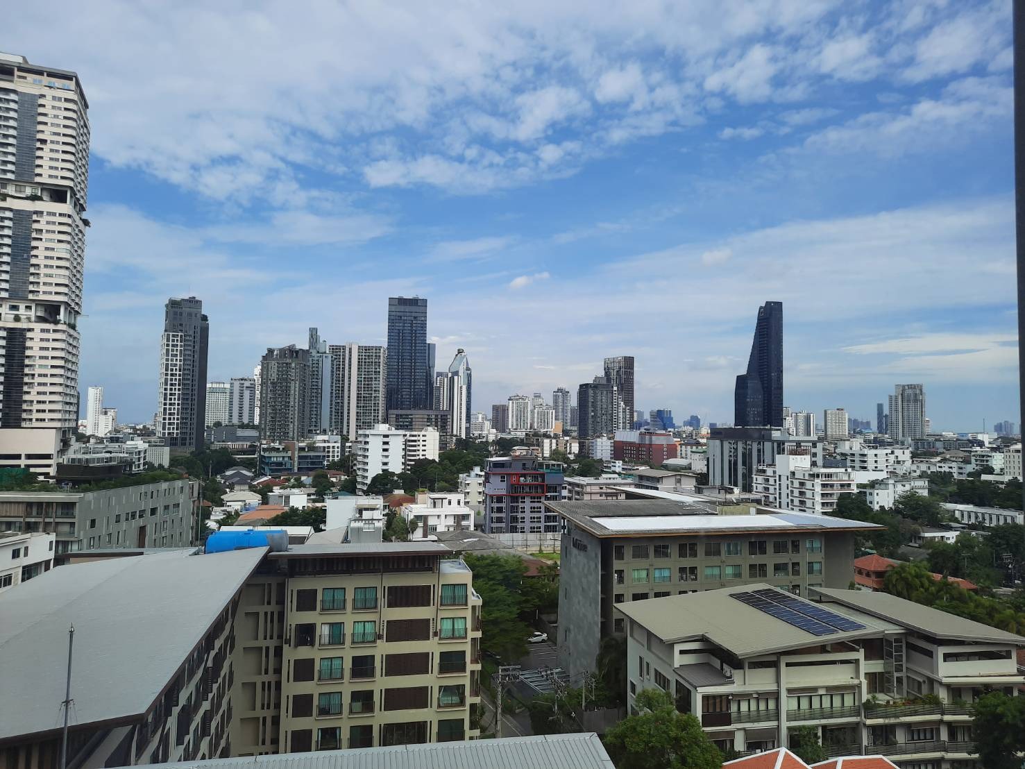 2 Bedrooms, 2 Bathrooms 106sqm size Kraam Sukhumvit 26 For Rent 95000THB For Sale 33000000THB