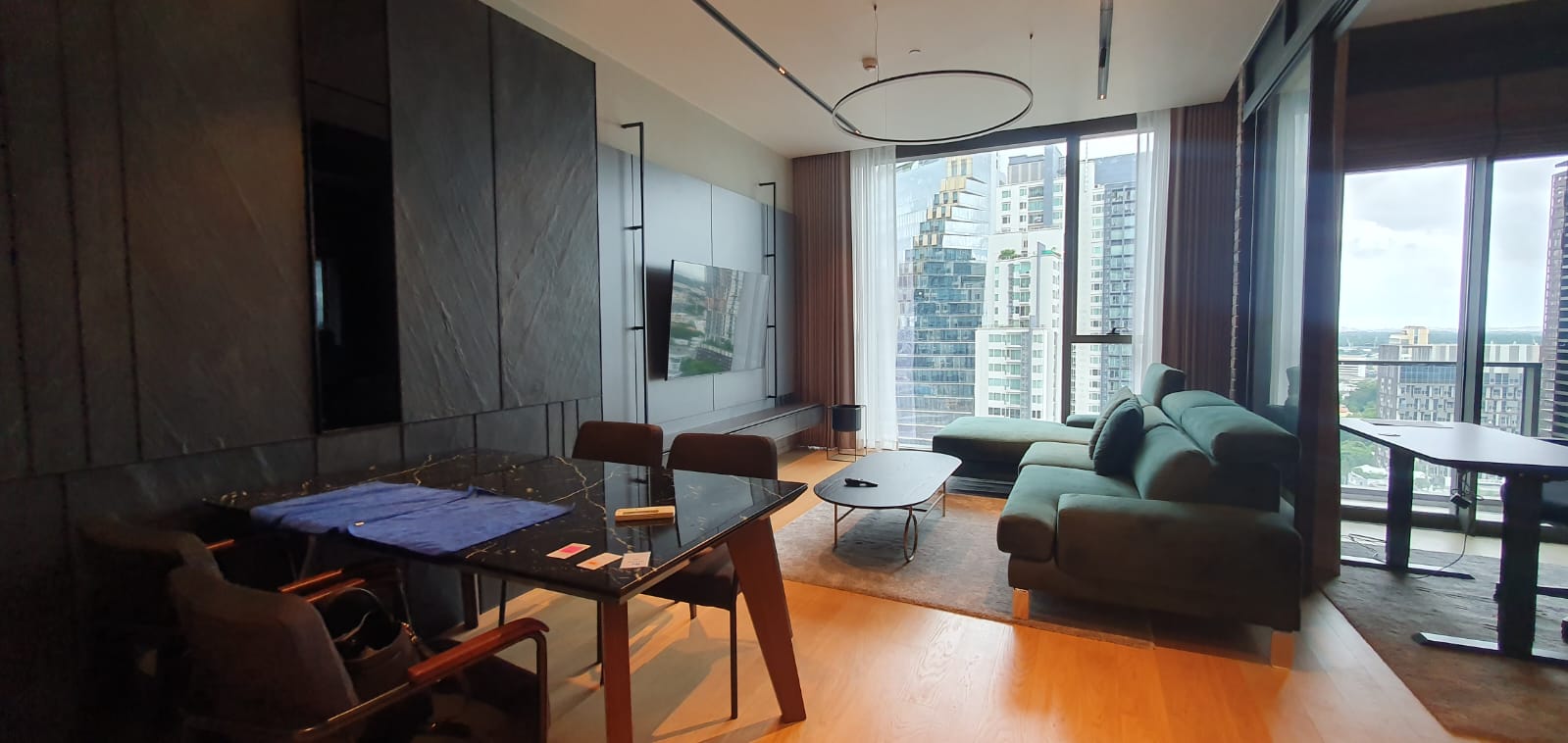 1+1 Bedroom, 2 Bathroom 75sqm size The Strand Thonglor 21st Flr For Rent