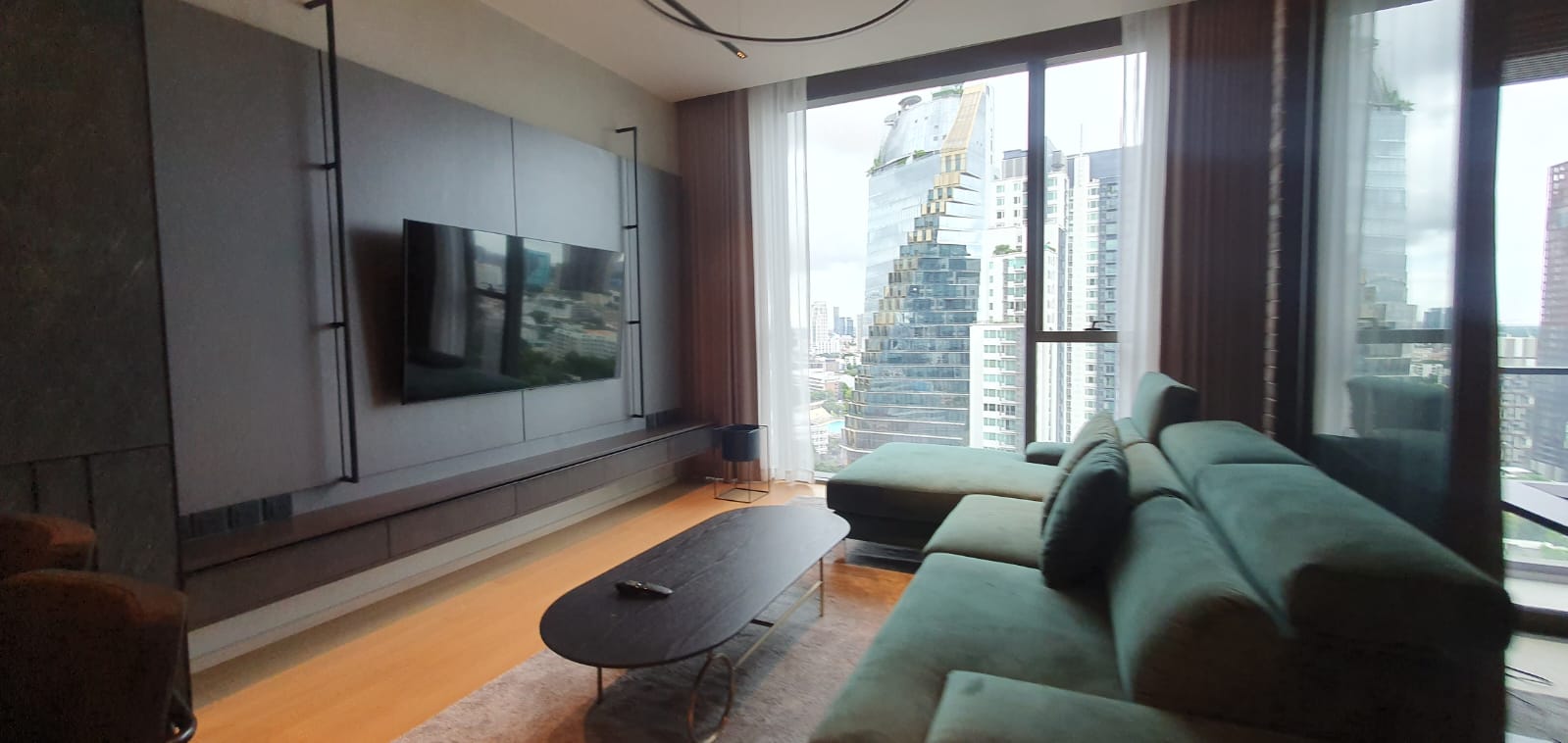 1+1 Bedroom, 2 Bathroom 75sqm size The Strand Thonglor 21st Flr For Rent