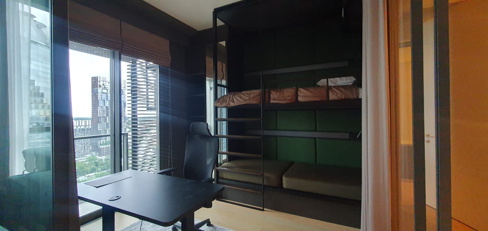 1+1 Bedroom, 2 Bathroom 75sqm size The Strand Thonglor 21st Flr For Rent