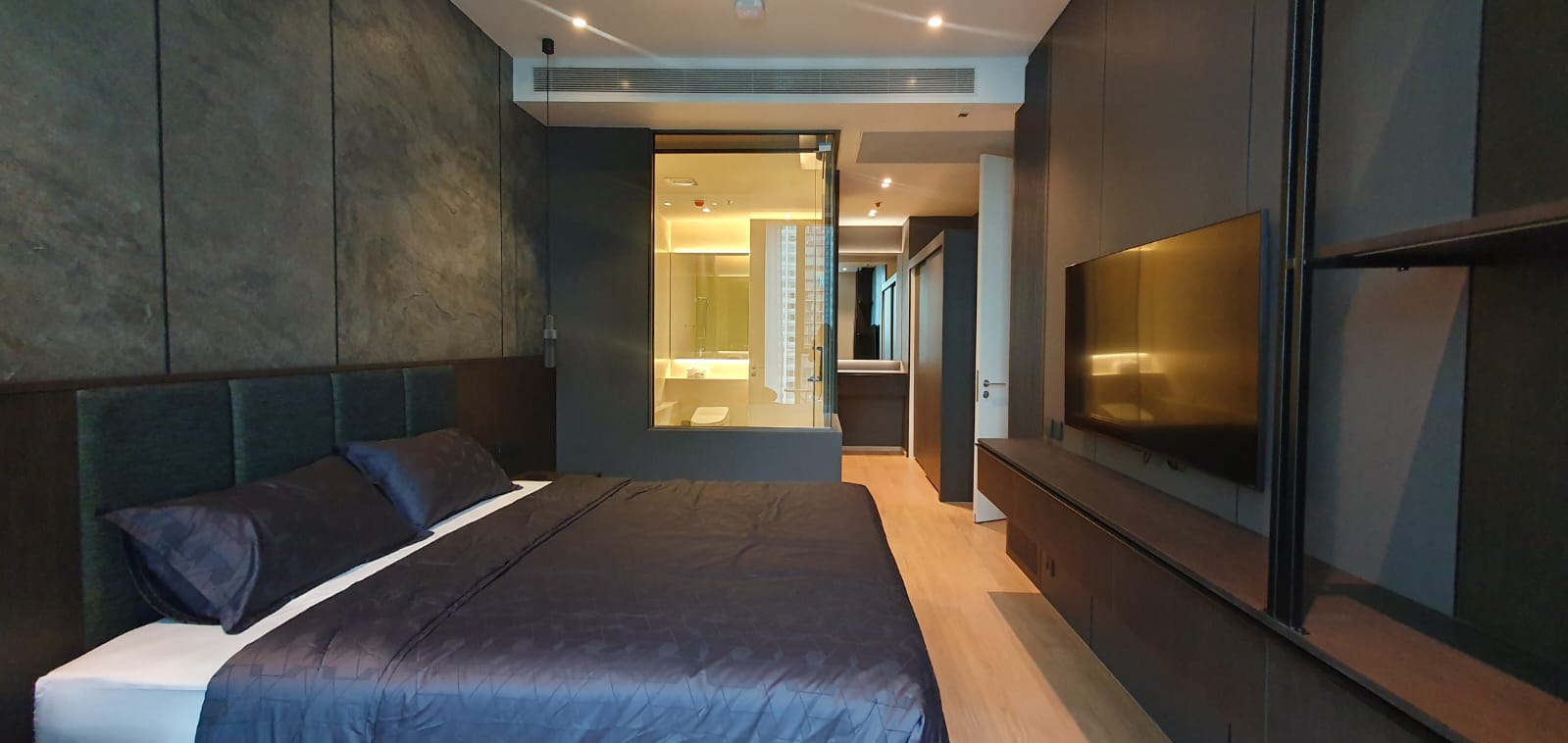 1+1 Bedroom, 2 Bathroom 75sqm size The Strand Thonglor 21st Flr For Rent