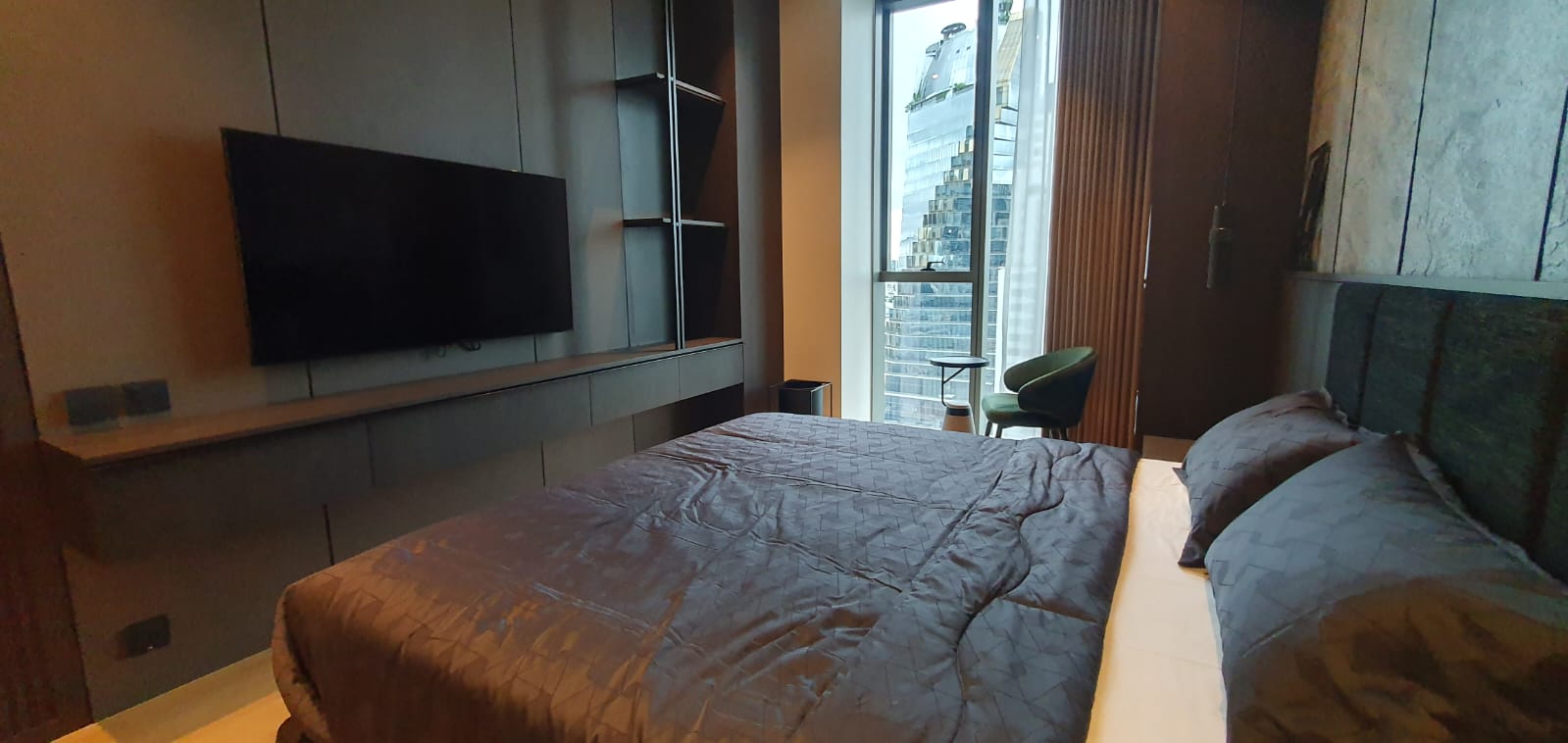 1+1 Bedroom, 2 Bathroom 75sqm size The Strand Thonglor 21st Flr For Rent