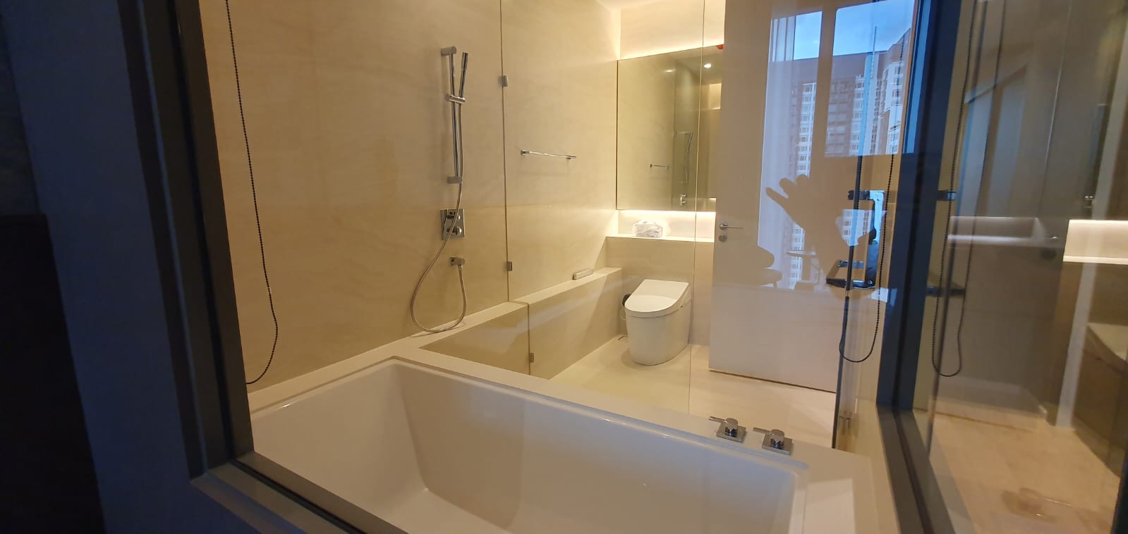 1+1 Bedroom, 2 Bathroom 75sqm size The Strand Thonglor 21st Flr For Rent