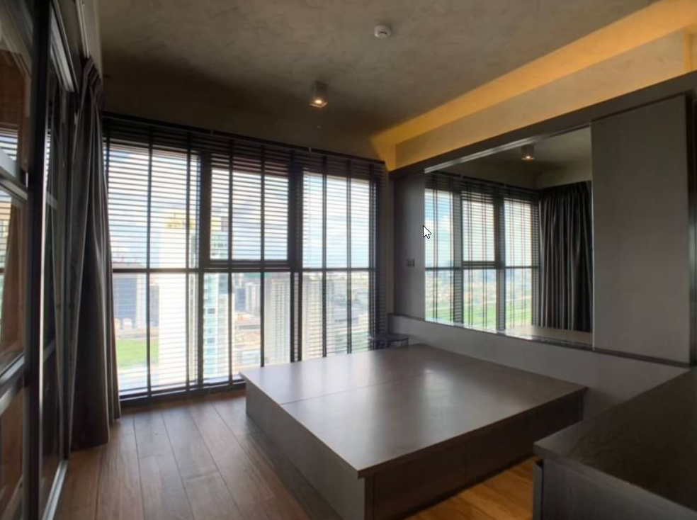 2 Bedrooms, 2 Bathrooms 120sqm size The Lofts Asoke For Rent
