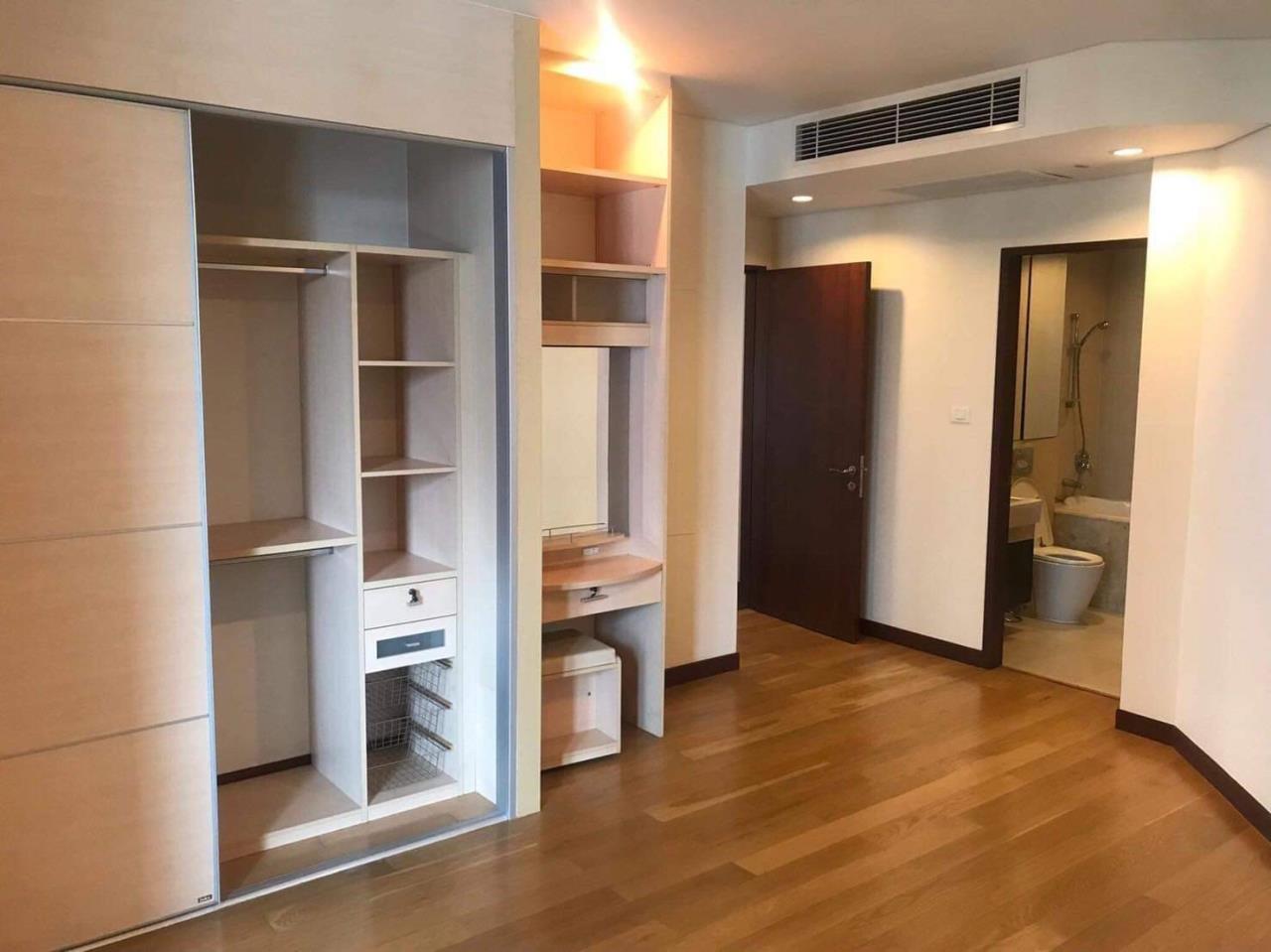 3 Bedrooms, 3 Bathrooms 253 SQM The Park Chidlom