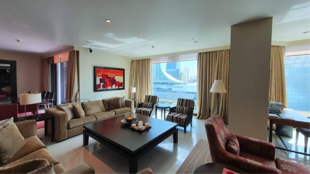 3 bedrooms, 4 bathrooms 258sqm size The Park Chidlom For Rent
