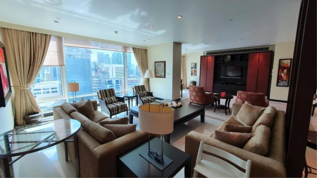 3 bedrooms, 4 bathrooms 258sqm size The Park Chidlom For Rent