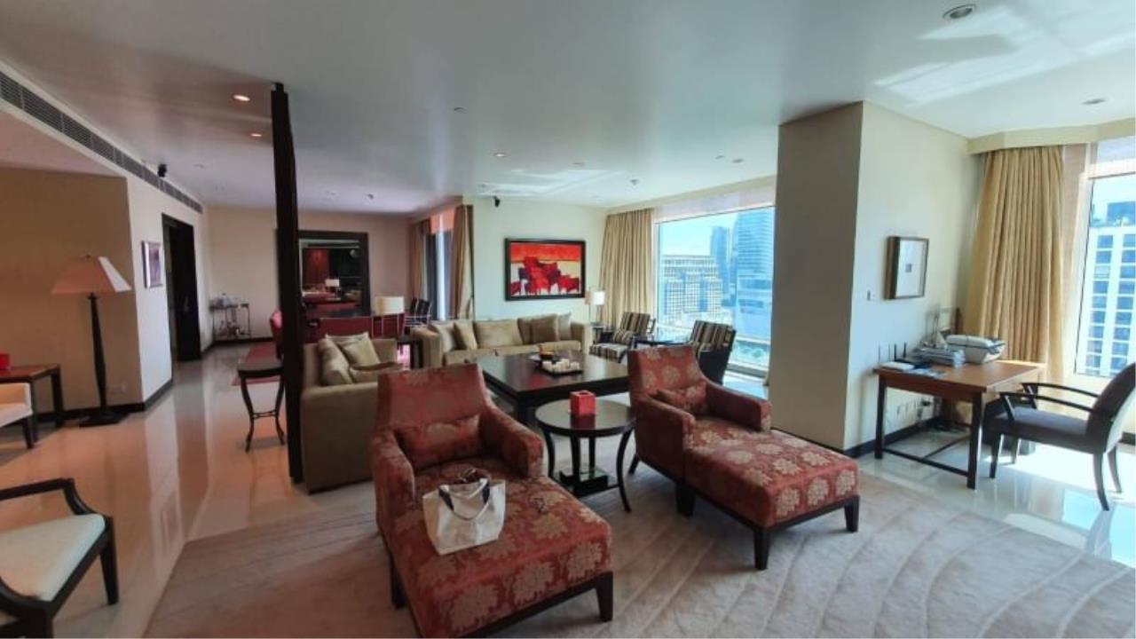 3 bedrooms, 4 bathrooms 258sqm size The Park Chidlom For Rent