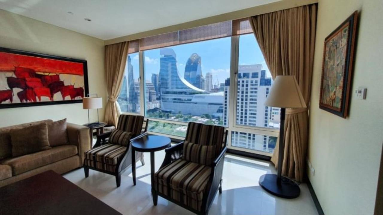 3 bedrooms, 4 bathrooms 258sqm size The Park Chidlom For Rent