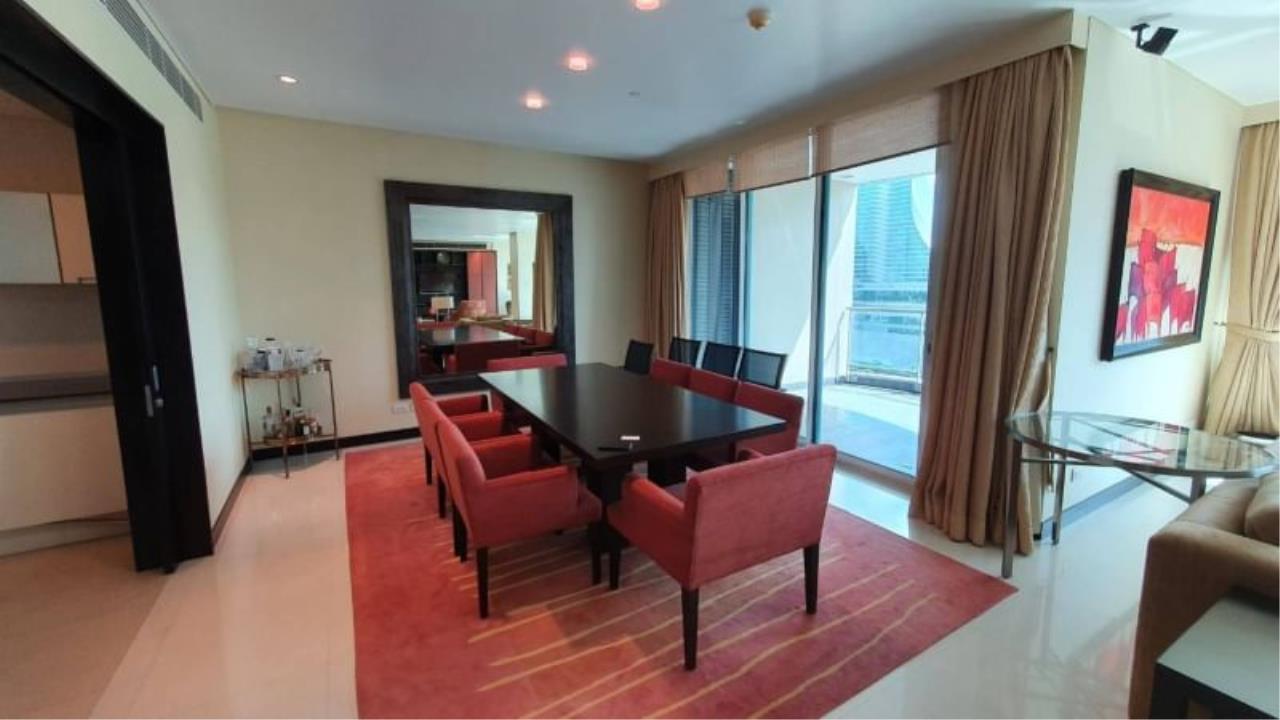 3 bedrooms, 4 bathrooms 258sqm size The Park Chidlom For Rent