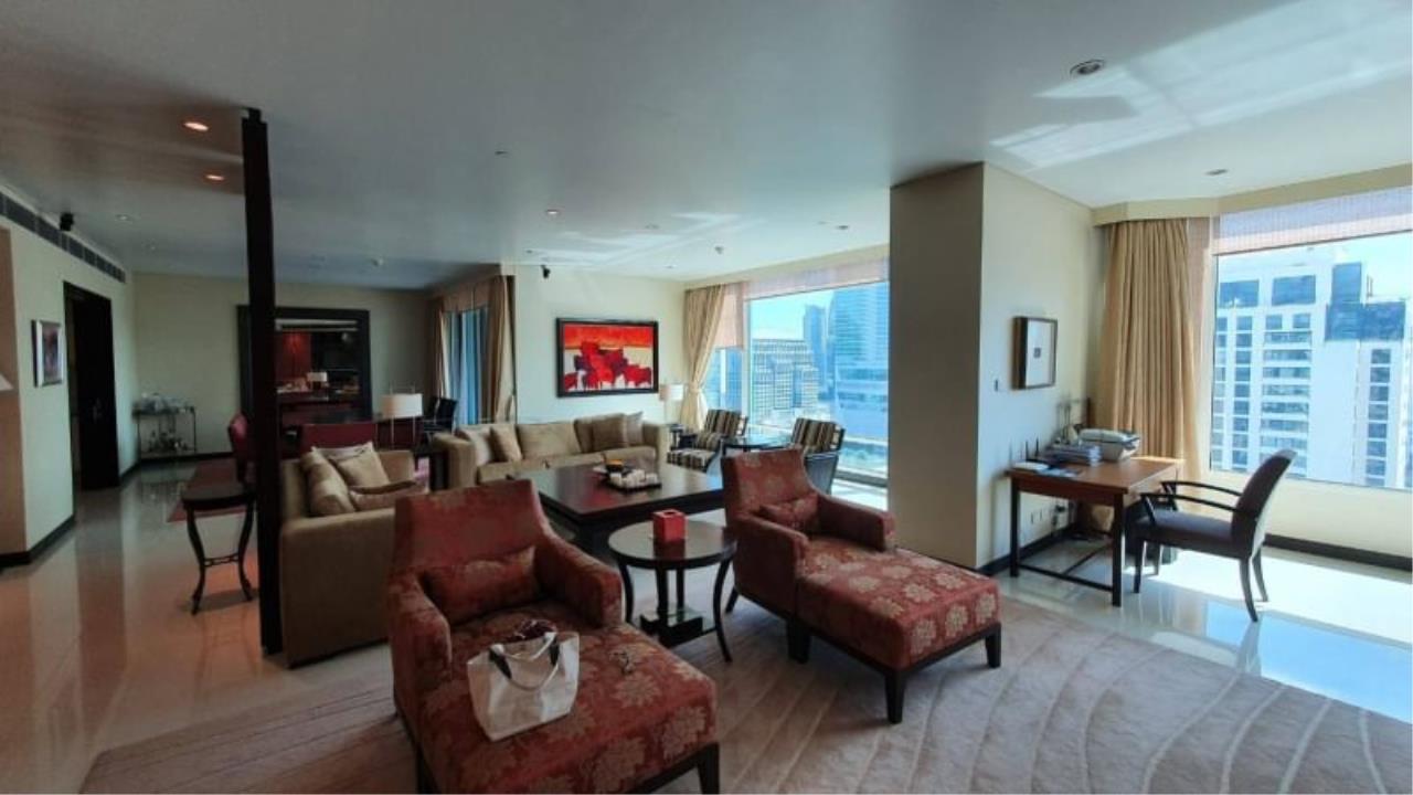 3 bedrooms, 4 bathrooms 258sqm size The Park Chidlom For Rent
