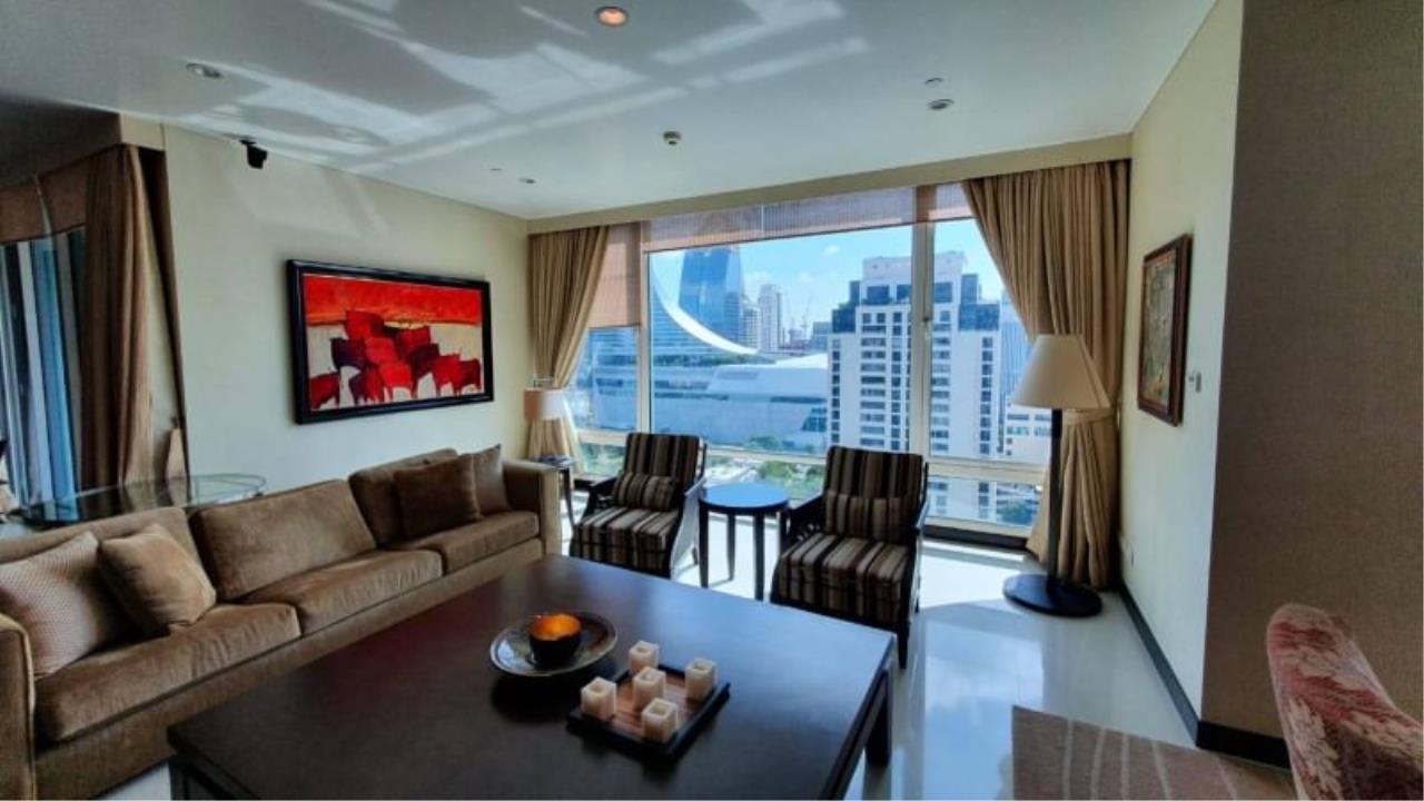 3 bedrooms, 4 bathrooms 258sqm size The Park Chidlom For Rent