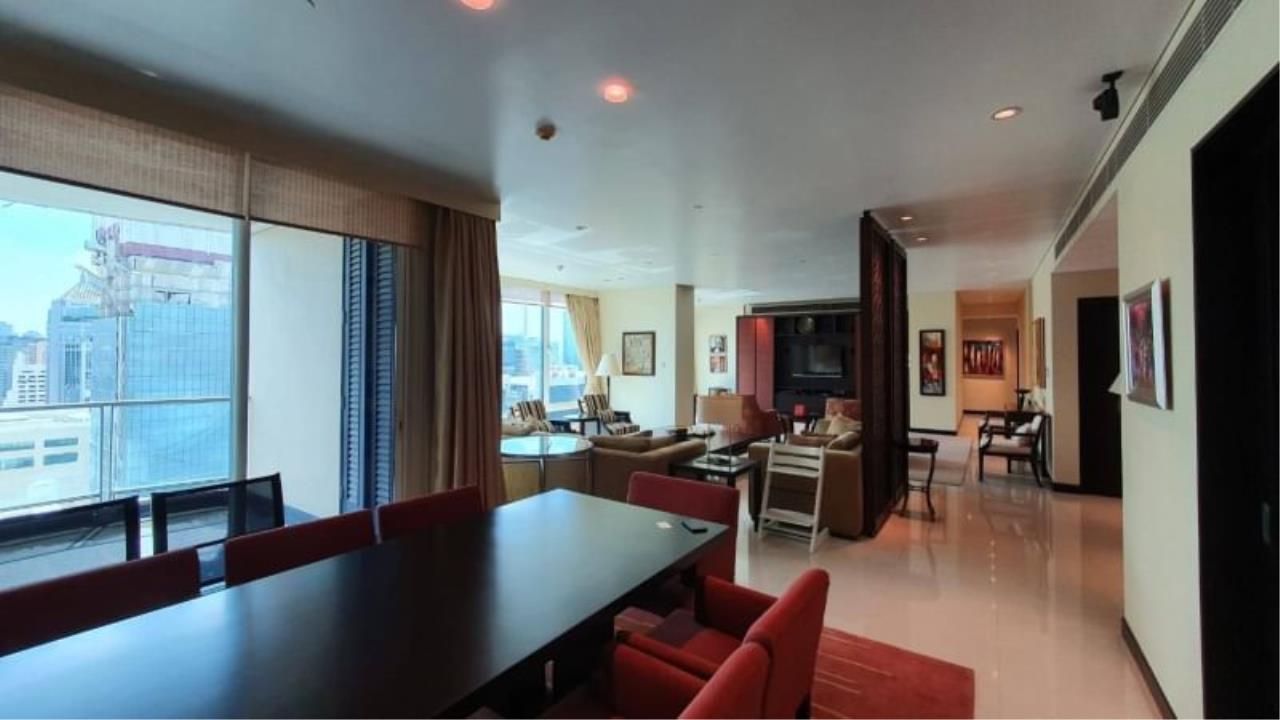 3 bedrooms, 4 bathrooms 258sqm size The Park Chidlom For Rent
