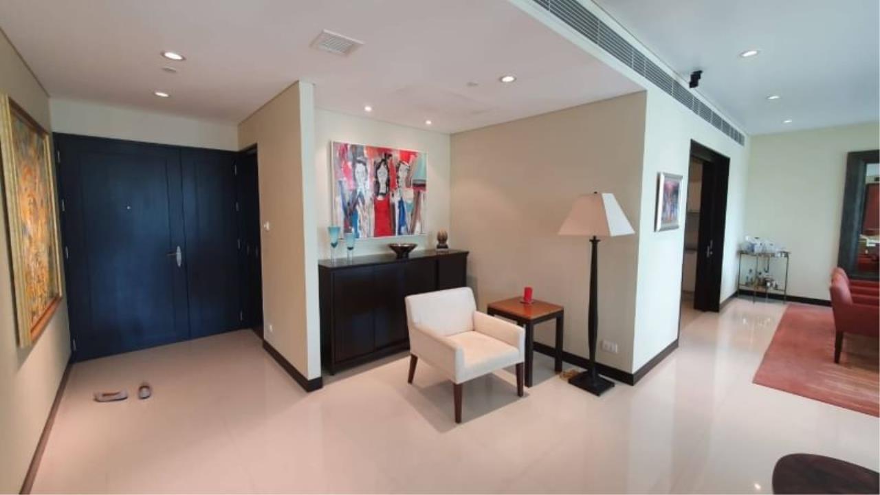 3 bedrooms, 4 bathrooms 258sqm size The Park Chidlom For Rent