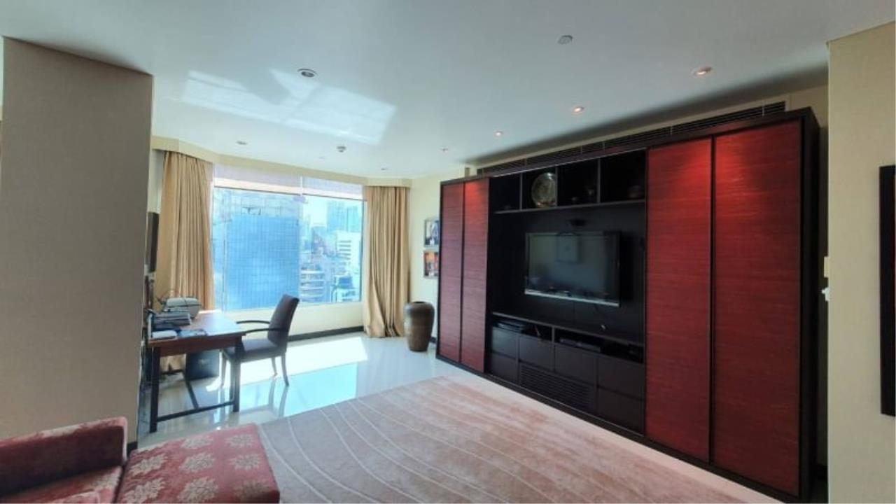 3 bedrooms, 4 bathrooms 258sqm size The Park Chidlom For Rent