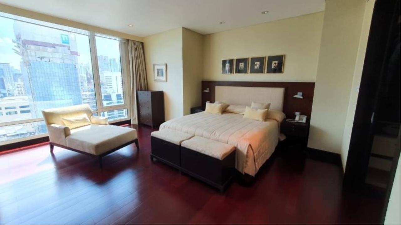 3 bedrooms, 4 bathrooms 258sqm size The Park Chidlom For Rent