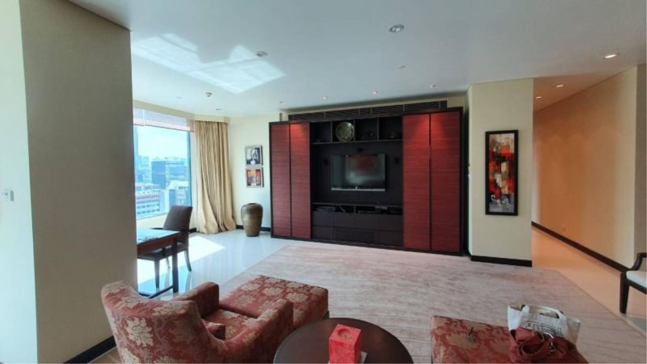 3 bedrooms, 4 bathrooms 258sqm size The Park Chidlom For Rent