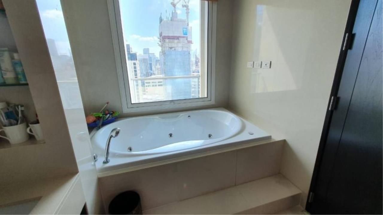 3 bedrooms, 4 bathrooms 258sqm size The Park Chidlom For Rent