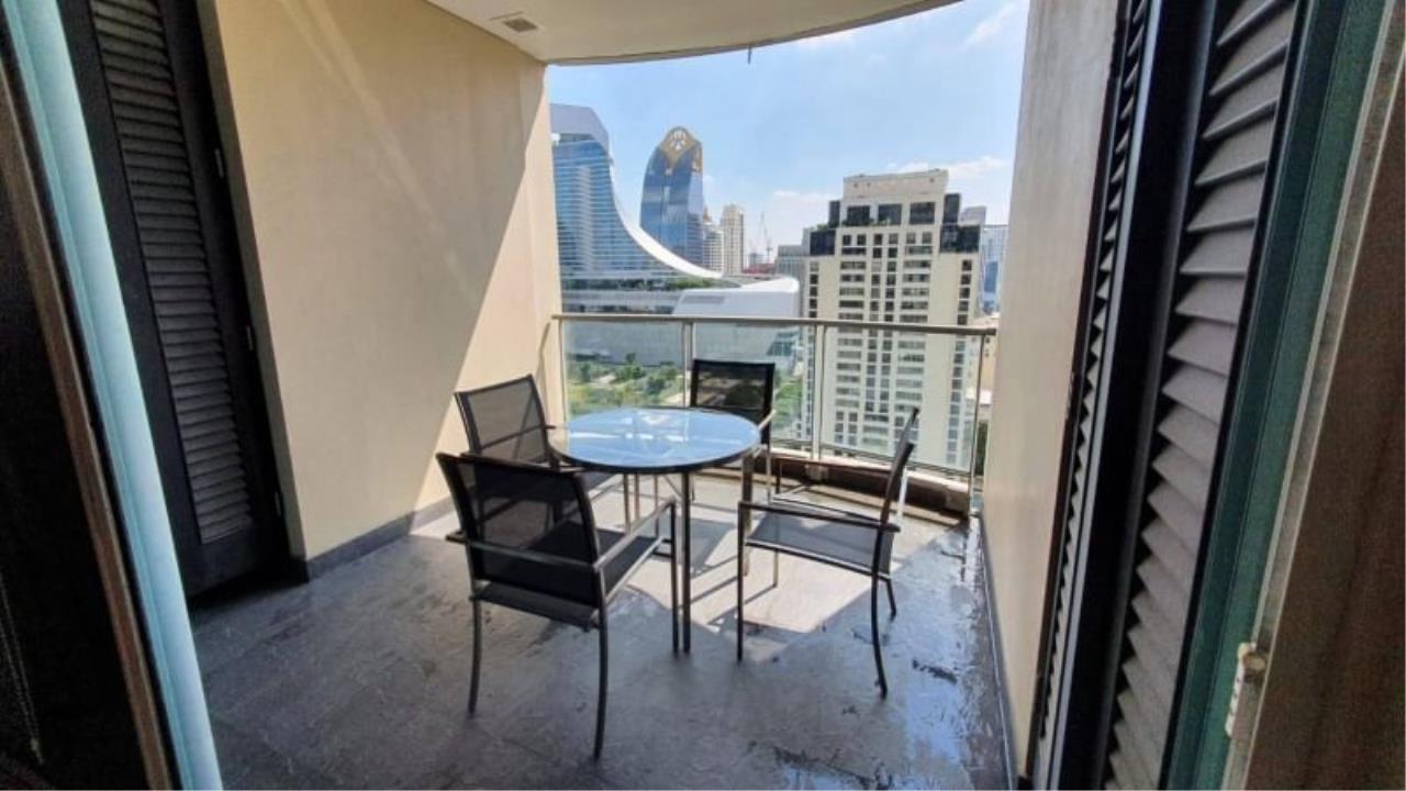 3 bedrooms, 4 bathrooms 258sqm size The Park Chidlom For Rent