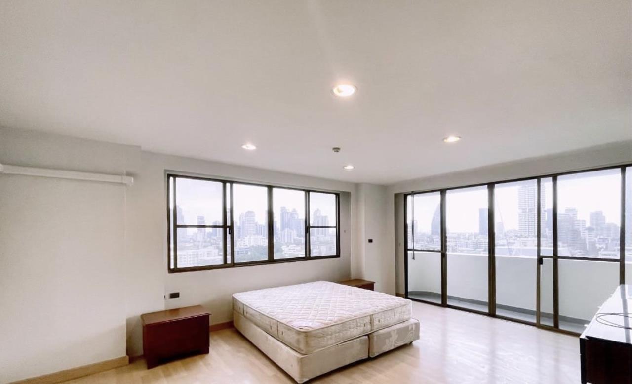 3 Bedrooms, 4 Bathrooms 300sqm size Charan Tower for Rent