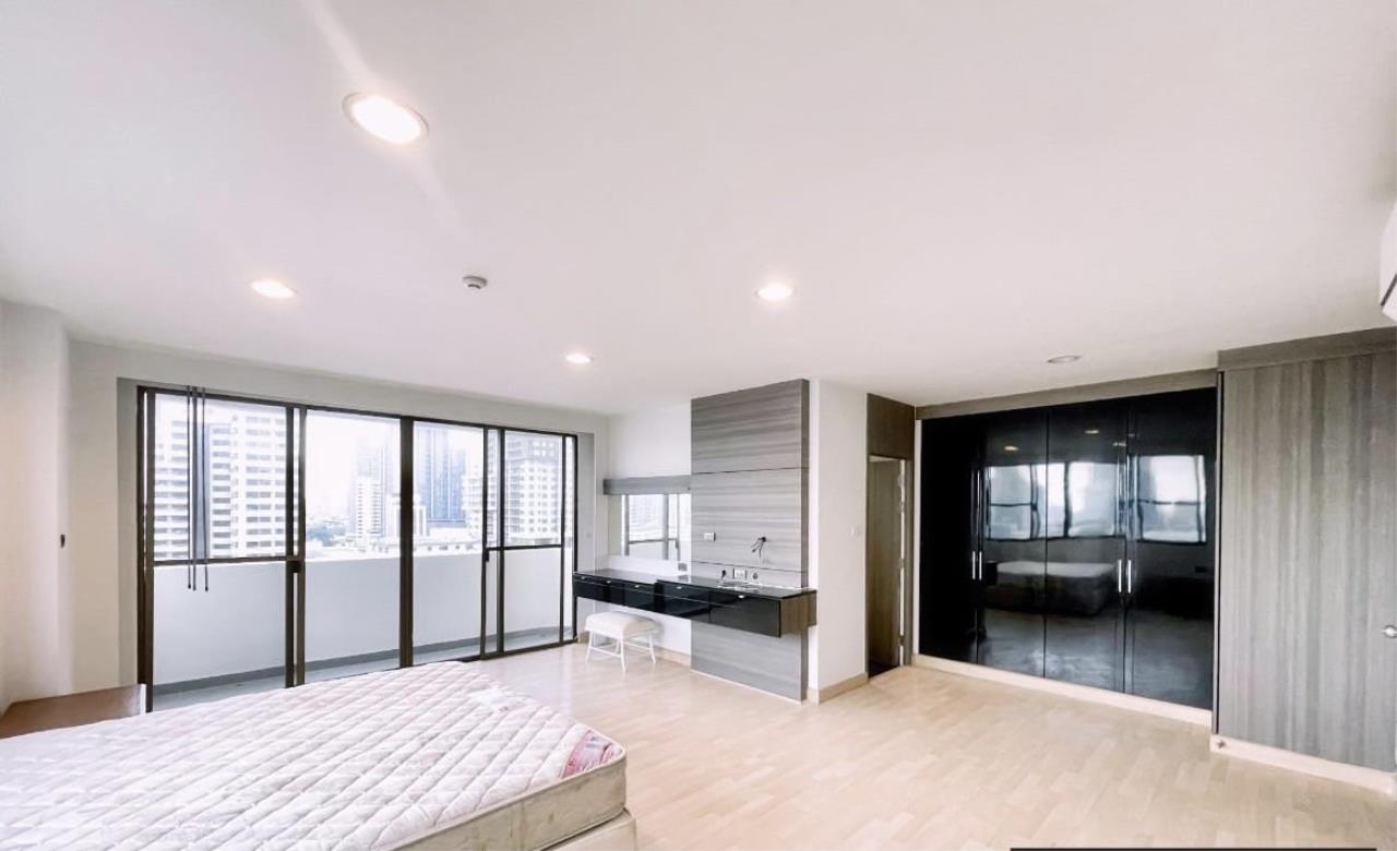 3 Bedrooms, 4 Bathrooms 300sqm size Charan Tower for Rent
