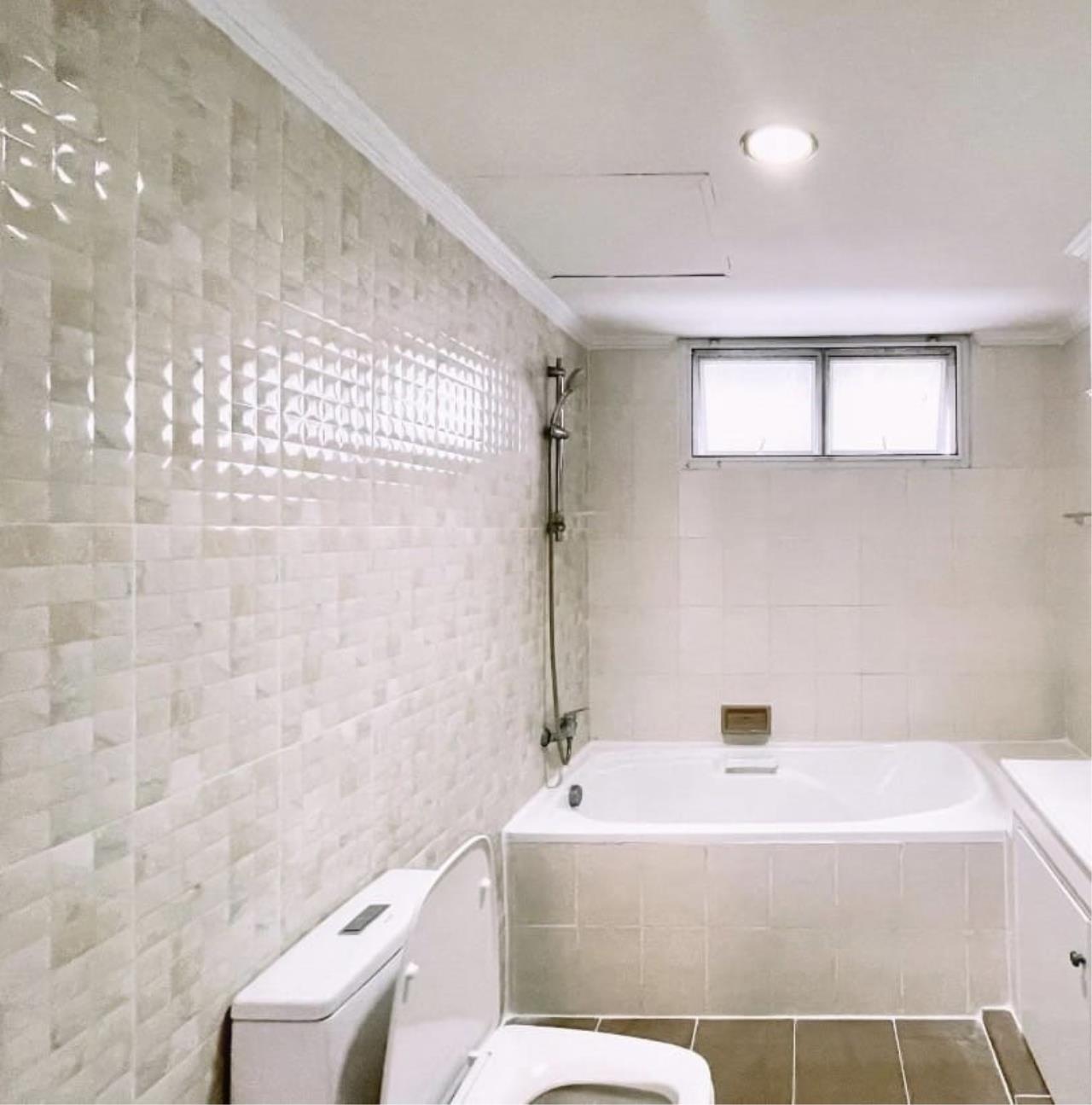 3 Bedrooms, 4 Bathrooms 300sqm size Charan Tower for Rent