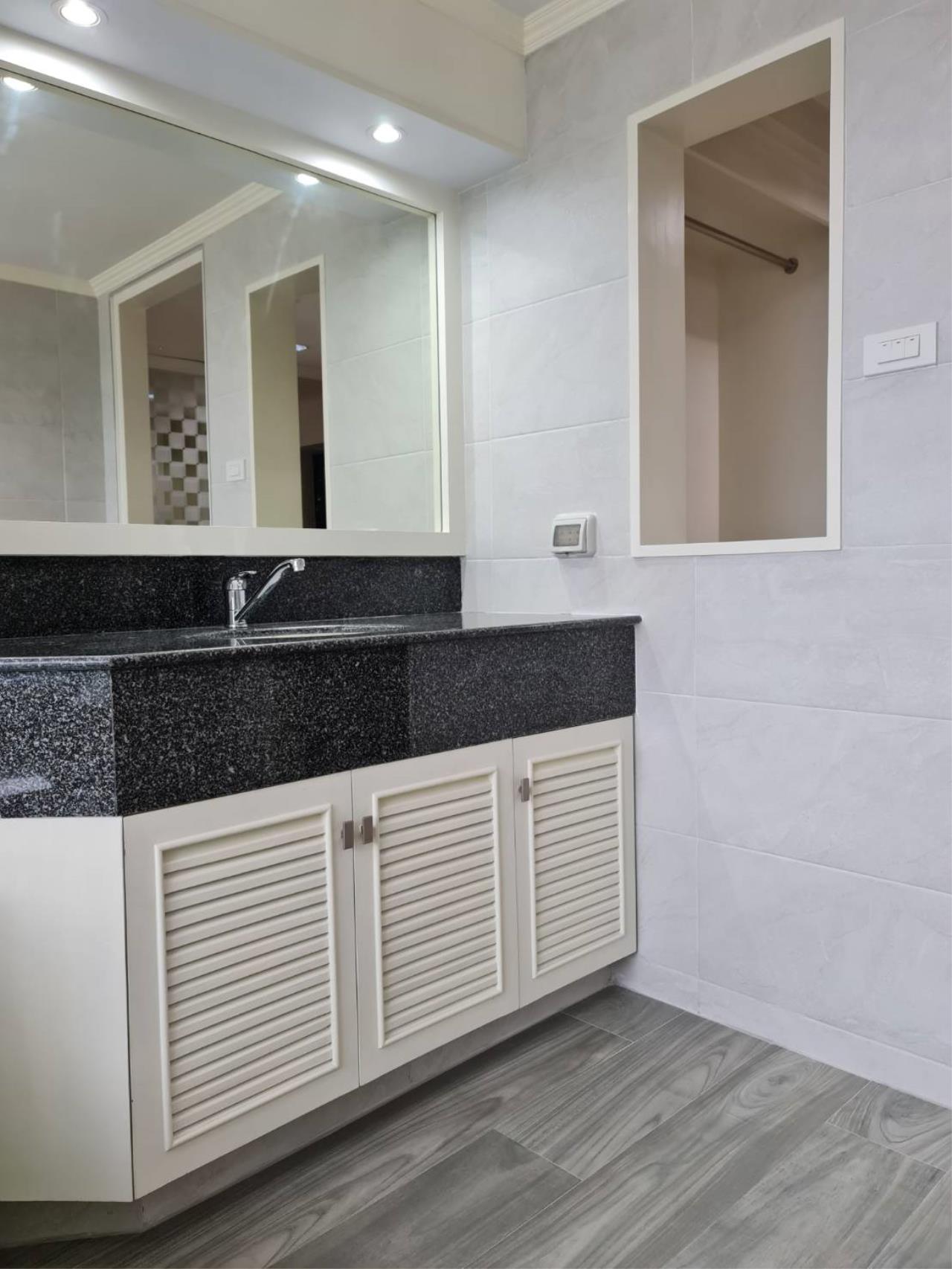 2 Bedrooms, 2 Bathrooms 128sqm size Lake Avenue Condominium For Rent