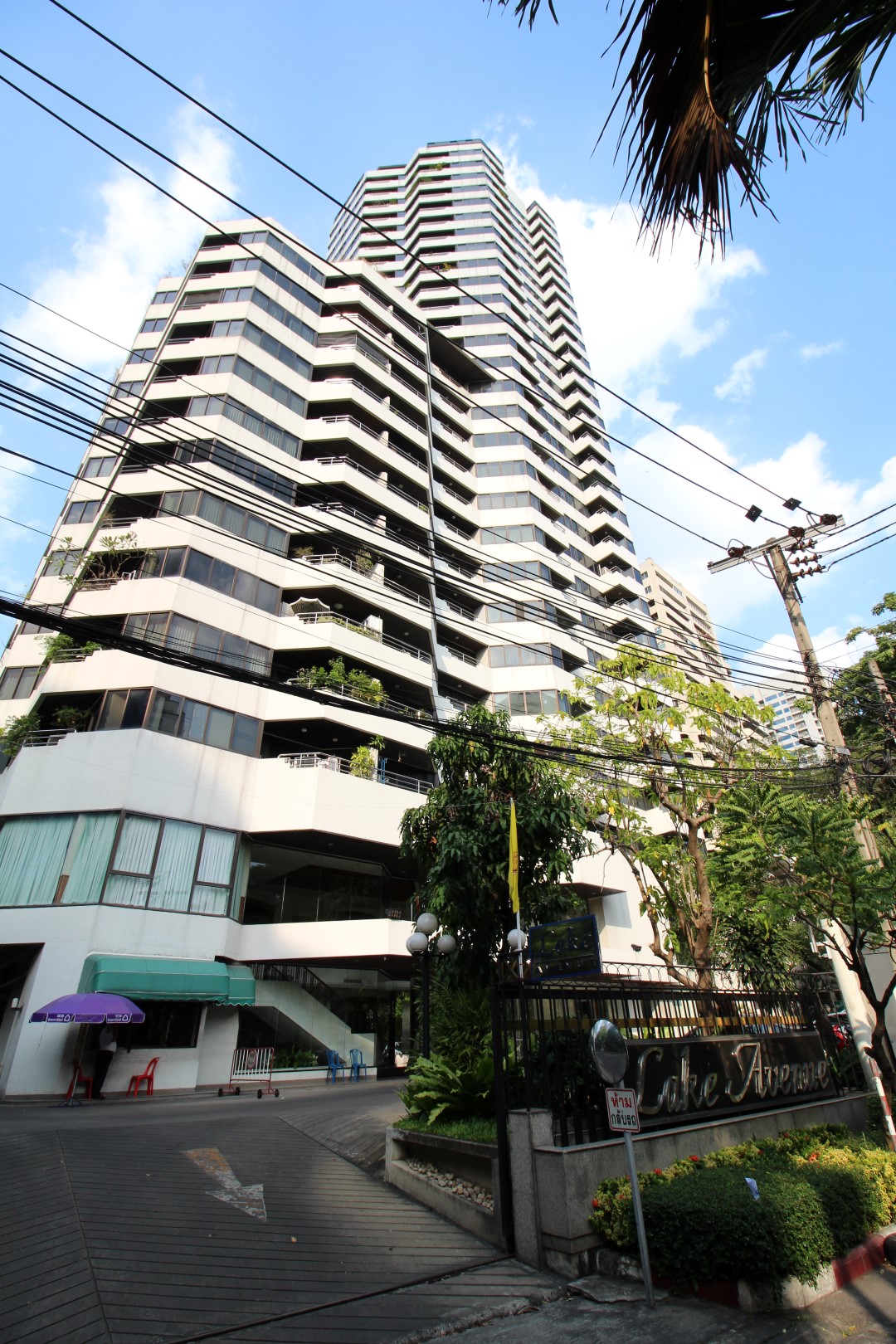 2 Bedrooms, 2 Bathrooms 128sqm size Lake Avenue Condominium For Rent