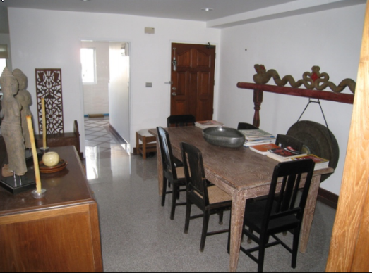 2 Bedrooms, 2 Bathrooms 178 sqm Green Peace Mansion For Sale 12M