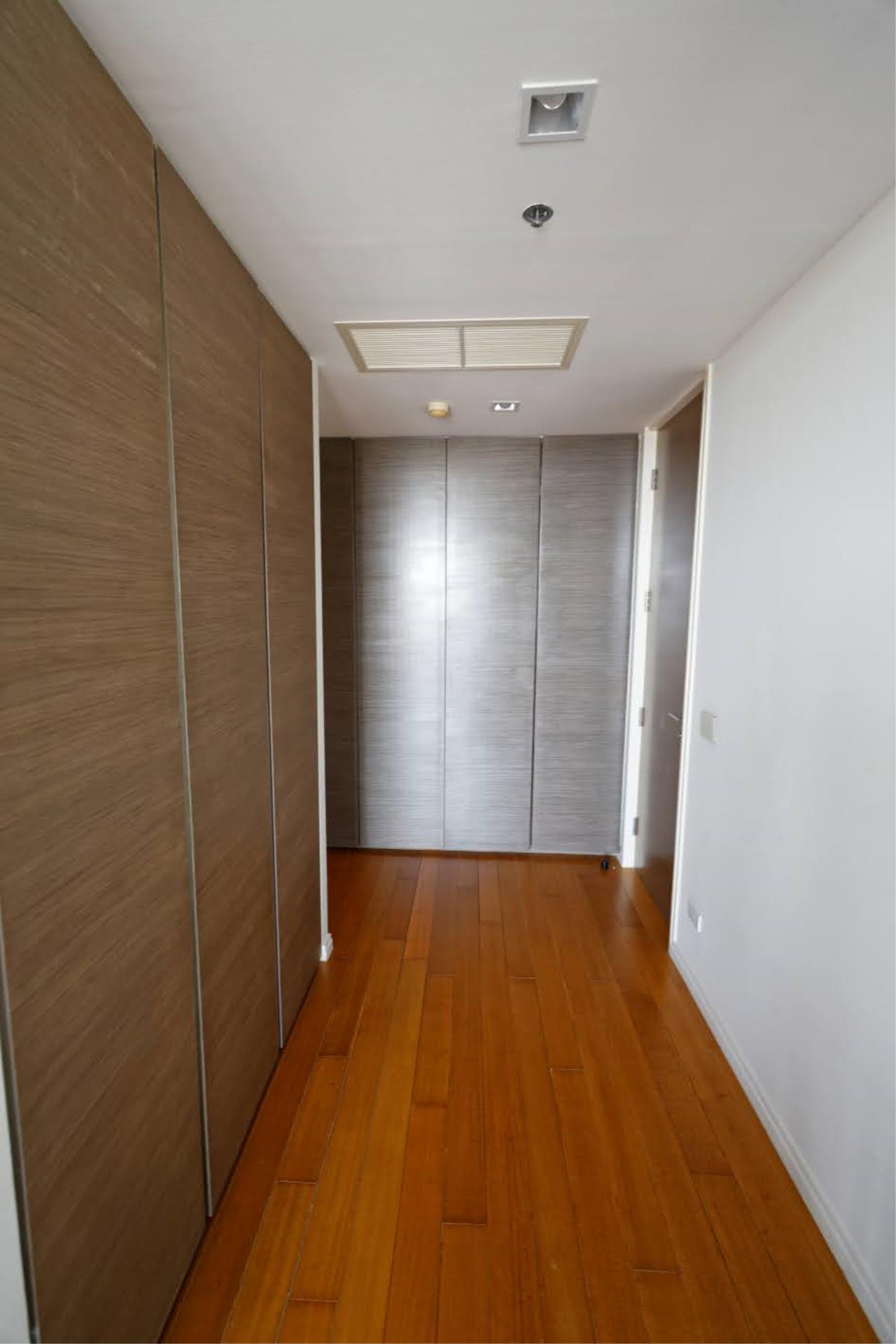 3 Bedrooms, 3 Bathrooms 258 sqm size The River Skyview duplex For Sale 74.5M