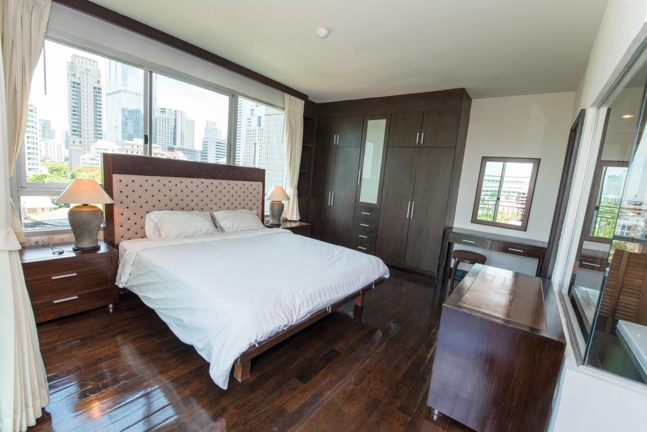4 Bedrooms, 4 Bathrooms 230sqm size Baan Thirapa for Rent 85,000THB