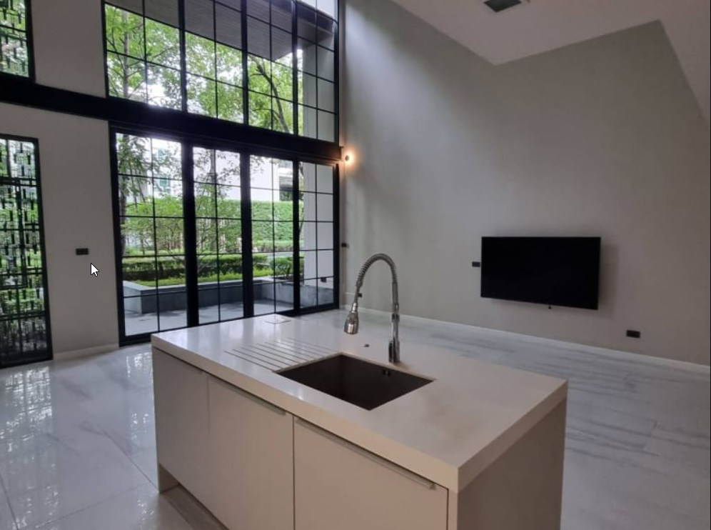 5 Bedrooms, 5 Bathrooms + 1 Maid Room 431 sqm size Quarter 31 For Rent 220k for fully furnished/ 150k for unfurnished