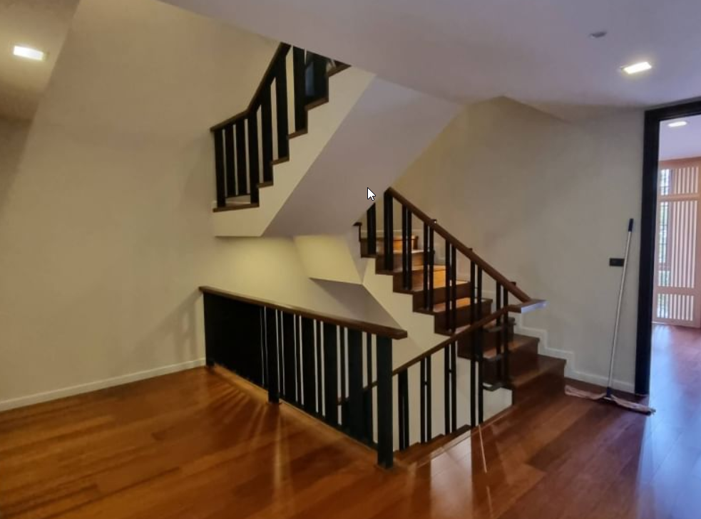 5 Bedrooms, 5 Bathrooms + 1 Maid Room 431 sqm size Quarter 31 For Rent 220k for fully furnished/ 150k for unfurnished