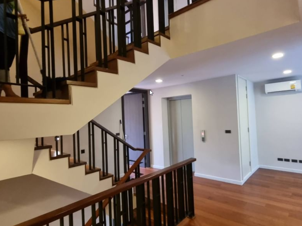 5 Bedrooms, 5 Bathrooms + 1 Maid Room 431 sqm size Quarter 31 For Rent 220k for fully furnished/ 150k for unfurnished