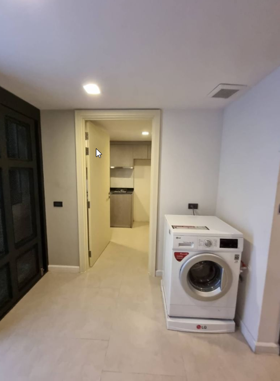 5 Bedrooms, 5 Bathrooms + 1 Maid Room 431 sqm size Quarter 31 For Rent 220k for fully furnished/ 150k for unfurnished