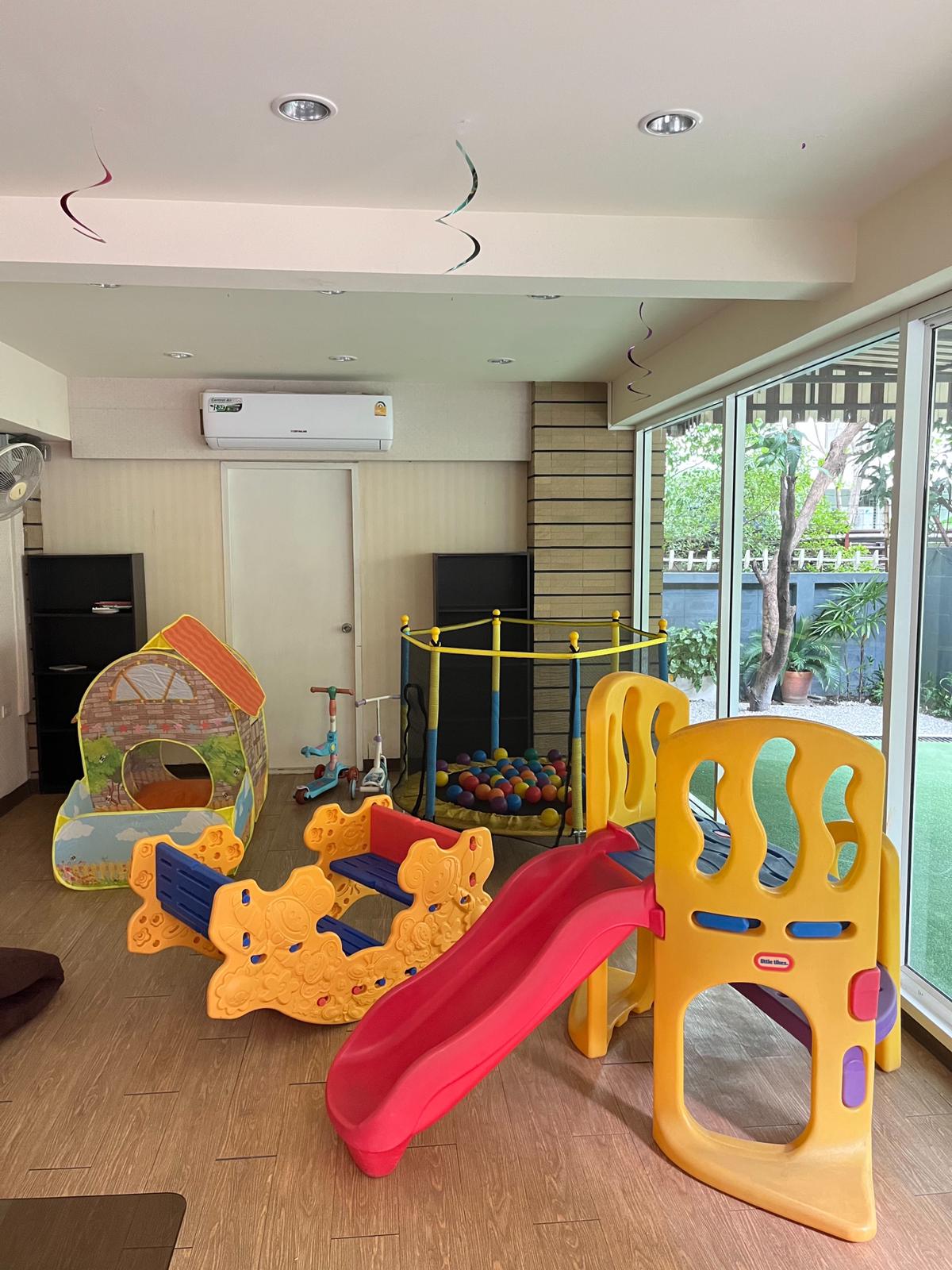 3 Bedrooms, 3 Bathrooms 110 sqm The Amethyst Sukhumvit 39 For Rent 90,000 THB