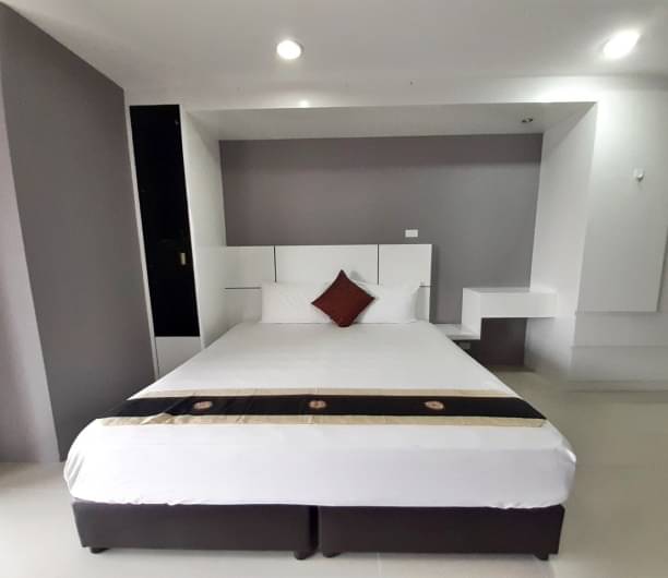 2 Bedrooms, 2 Bathrooms 85 sqm size The Waterford Diamond For Rent 36,000THB