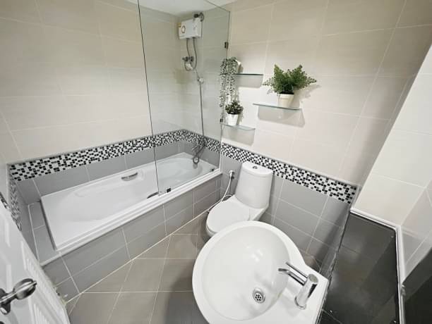 3 Bedrooms, 3 Bathrooms 85 sqm The Waterford Sukhumvit 50 For Rent