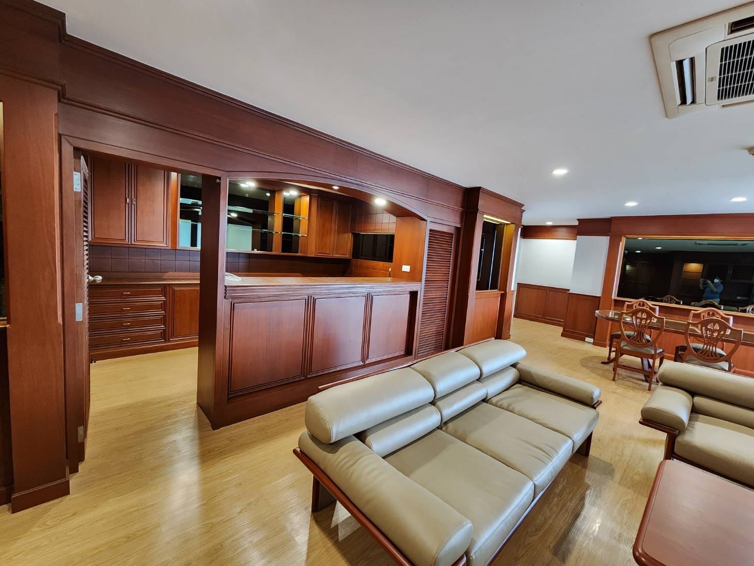 3 Bedrooms, 3 Bedrooms 216 sqm size Tai Ping Towers For Rent