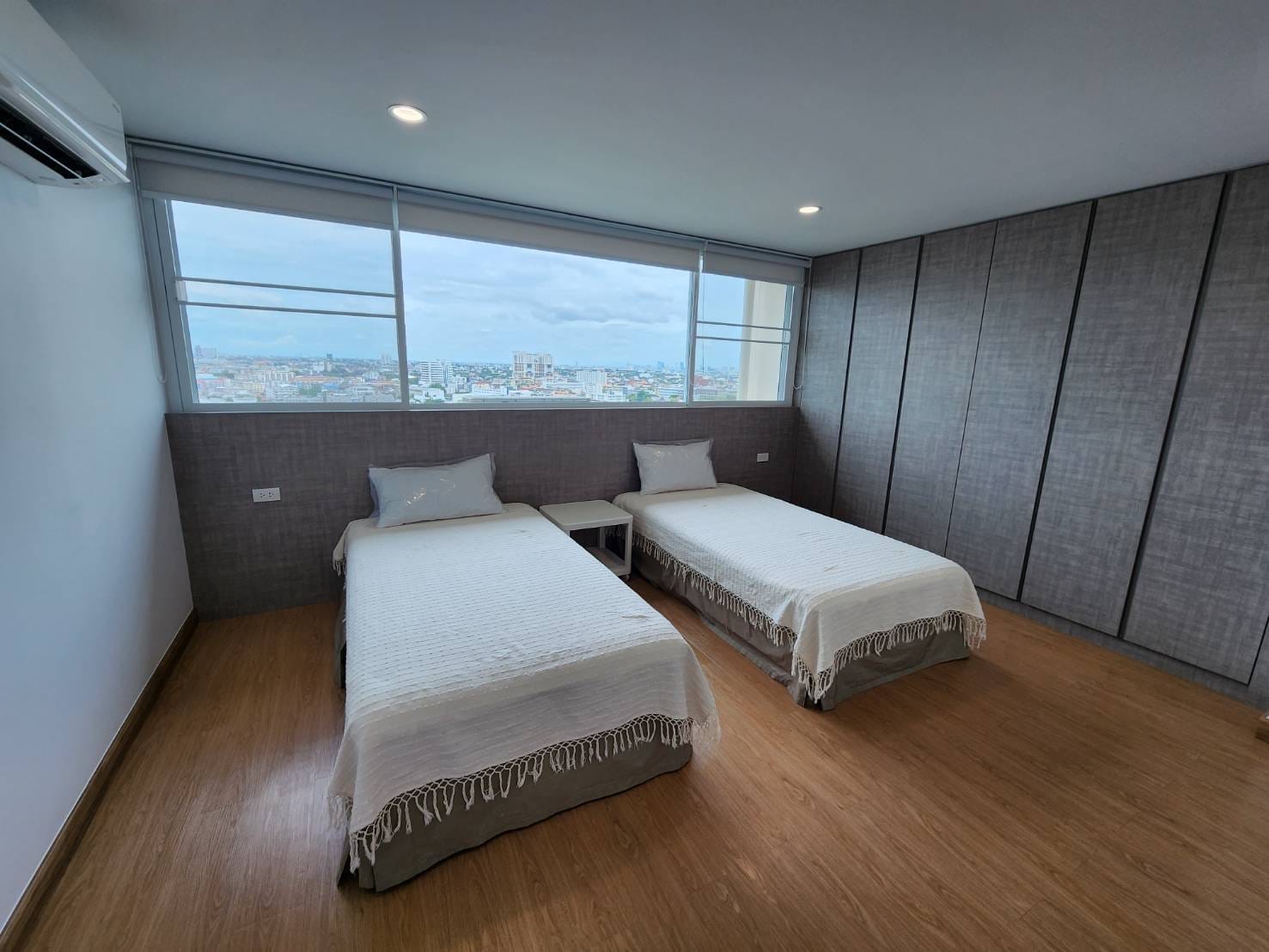 3 Bedrooms, 3 Bedrooms 216 sqm size Tai Ping Towers For Rent