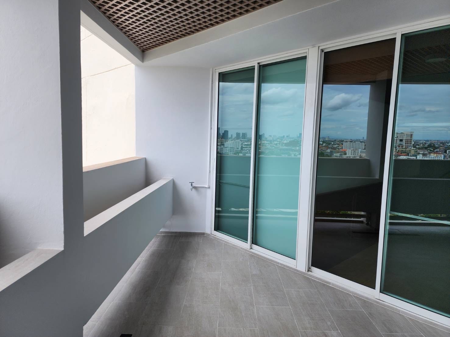 3 Bedrooms, 3 Bedrooms 216 sqm size Tai Ping Towers For Rent