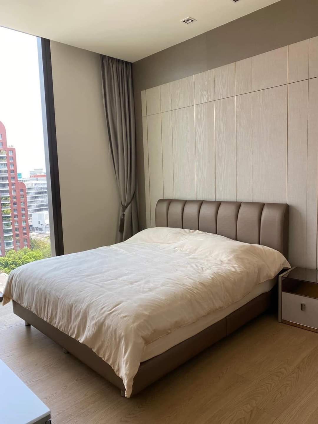 2 Bedrooms, 2 Bedrooms 74 sqm size 28 Chidlom For Rent 85, 000THB