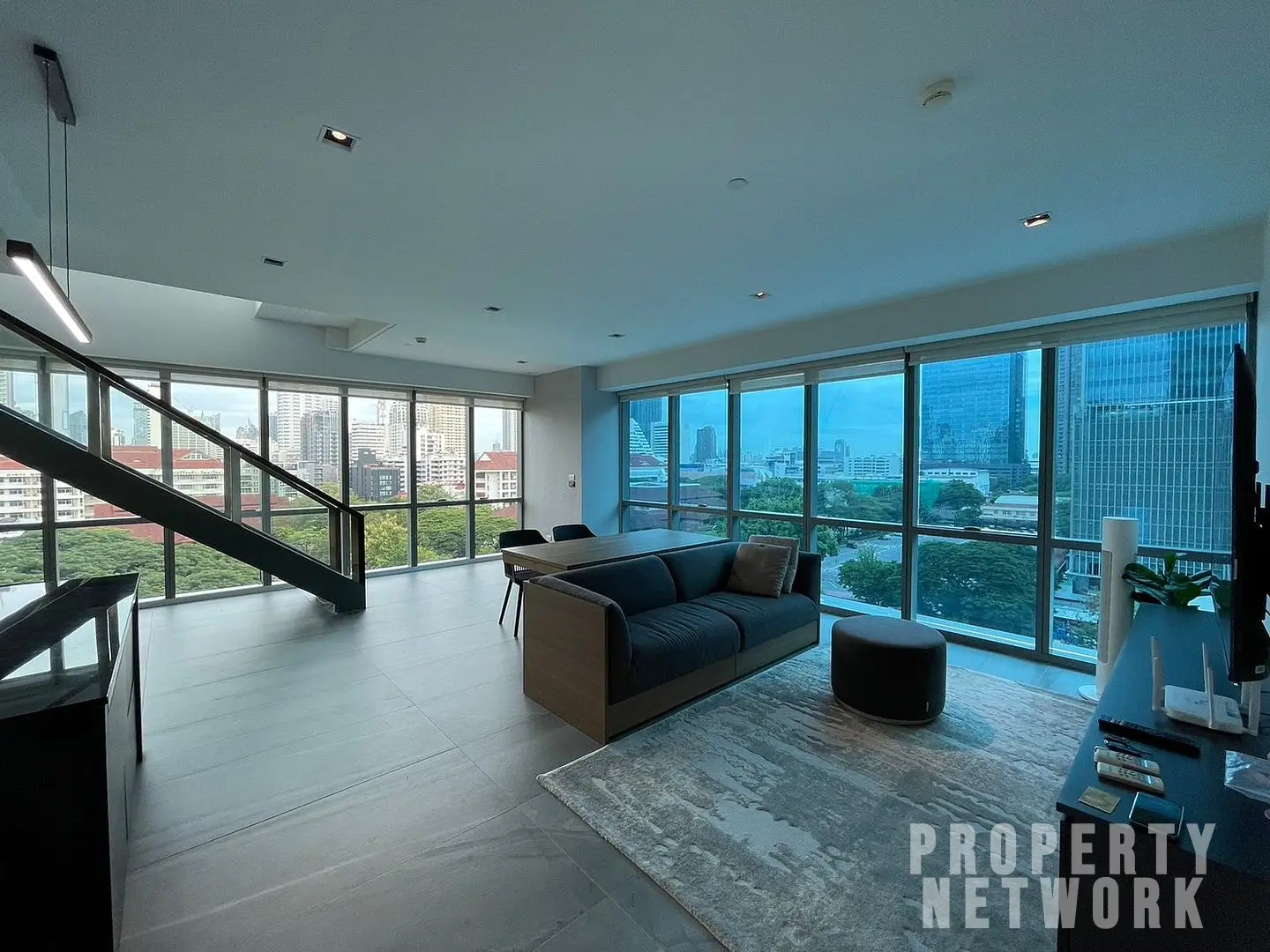 Fully furnished 2 bedrooms, 3 bathrooms 117 sqm size The Room Sukhumvit 21 For Sale 16.9MB
