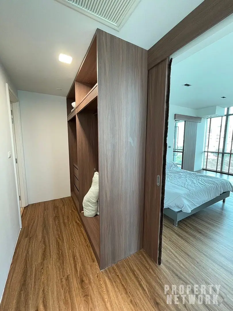 Fully furnished 2 bedrooms, 3 bathrooms 117 sqm size The Room Sukhumvit 21 For Sale 16.9MB