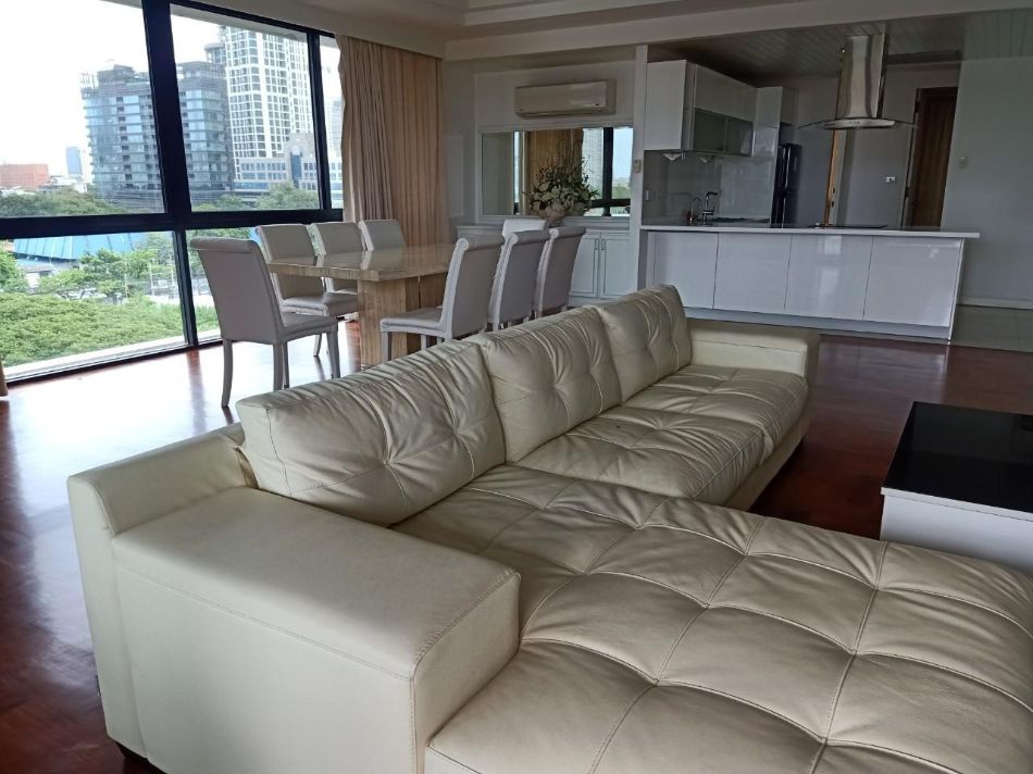Large 3-BR Condo at Polo Park Condominium near MRT Lumphini