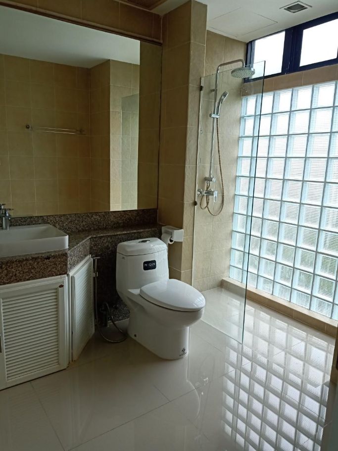Large 3-BR Condo at Polo Park Condominium near MRT Lumphini
