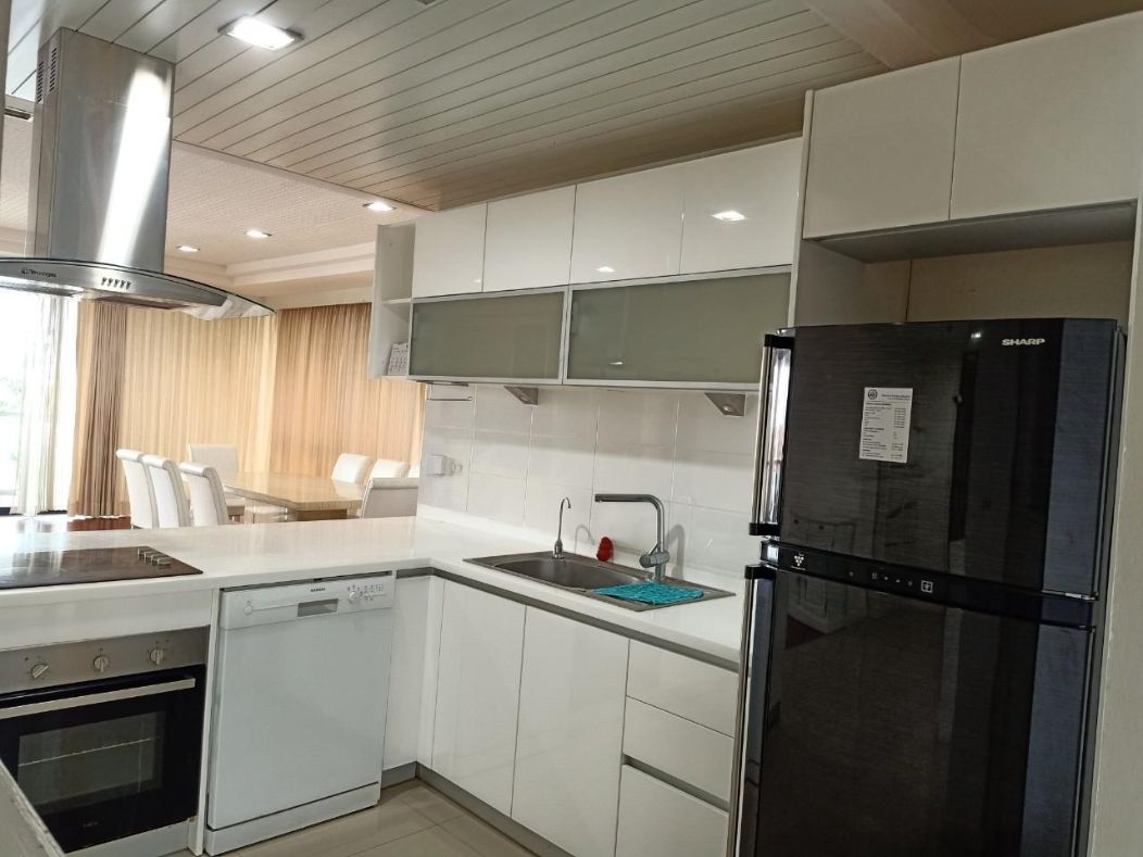 Large 3-BR Condo at Polo Park Condominium near MRT Lumphini