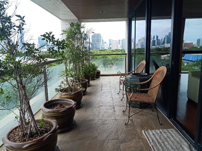 Large 3-BR Condo at Polo Park Condominium near MRT Lumphini
