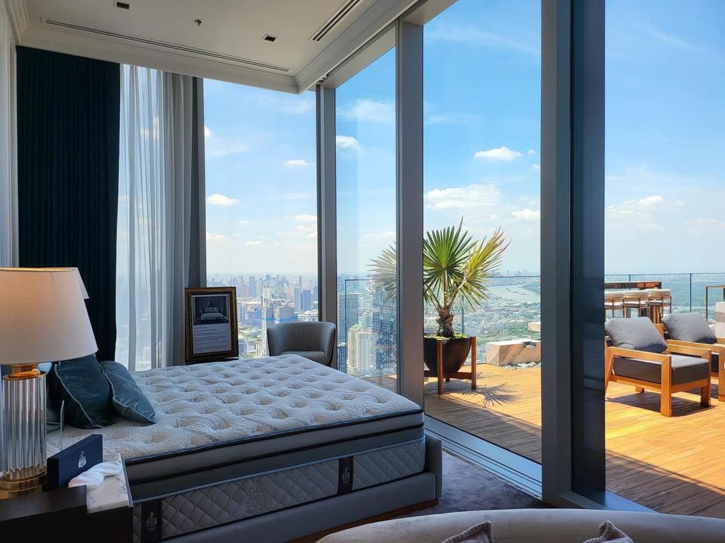3 Bedrooms, 3 Bathrooms for sale 370sqm size The Ritz - Carlton Residences at MahaNakhon For Sale 277MB